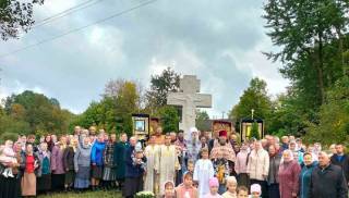 На Тернопольщине митрополит УПЦ освятил поклонный крест